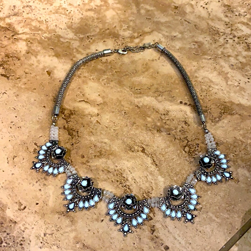 Vivi Cookie Lee Necklace 15$